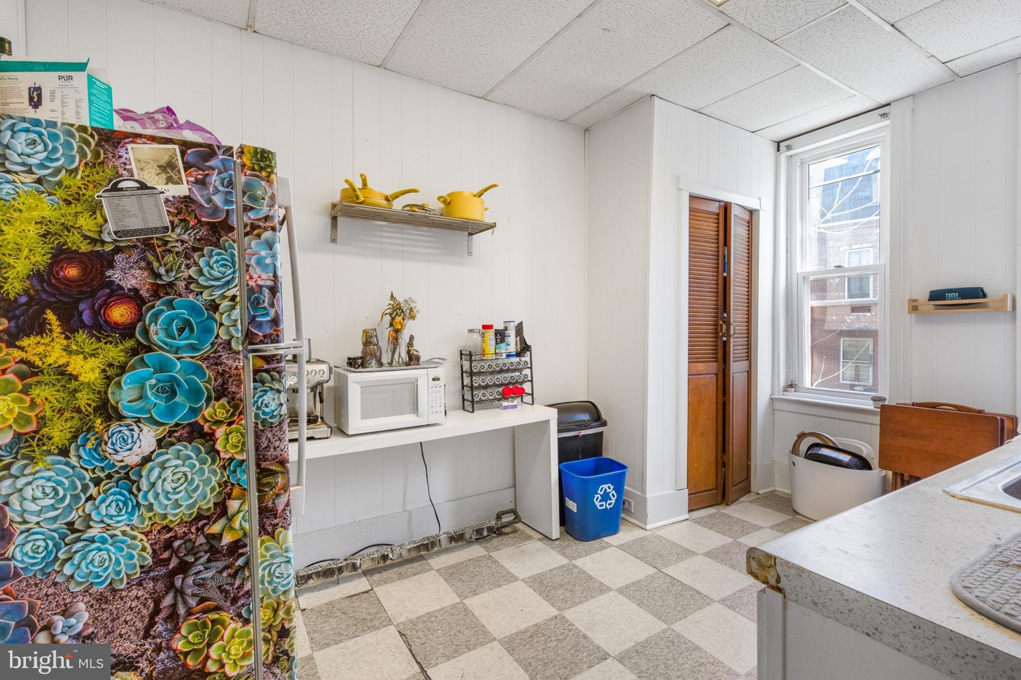 SQUIRREL HILL - Residential Lease