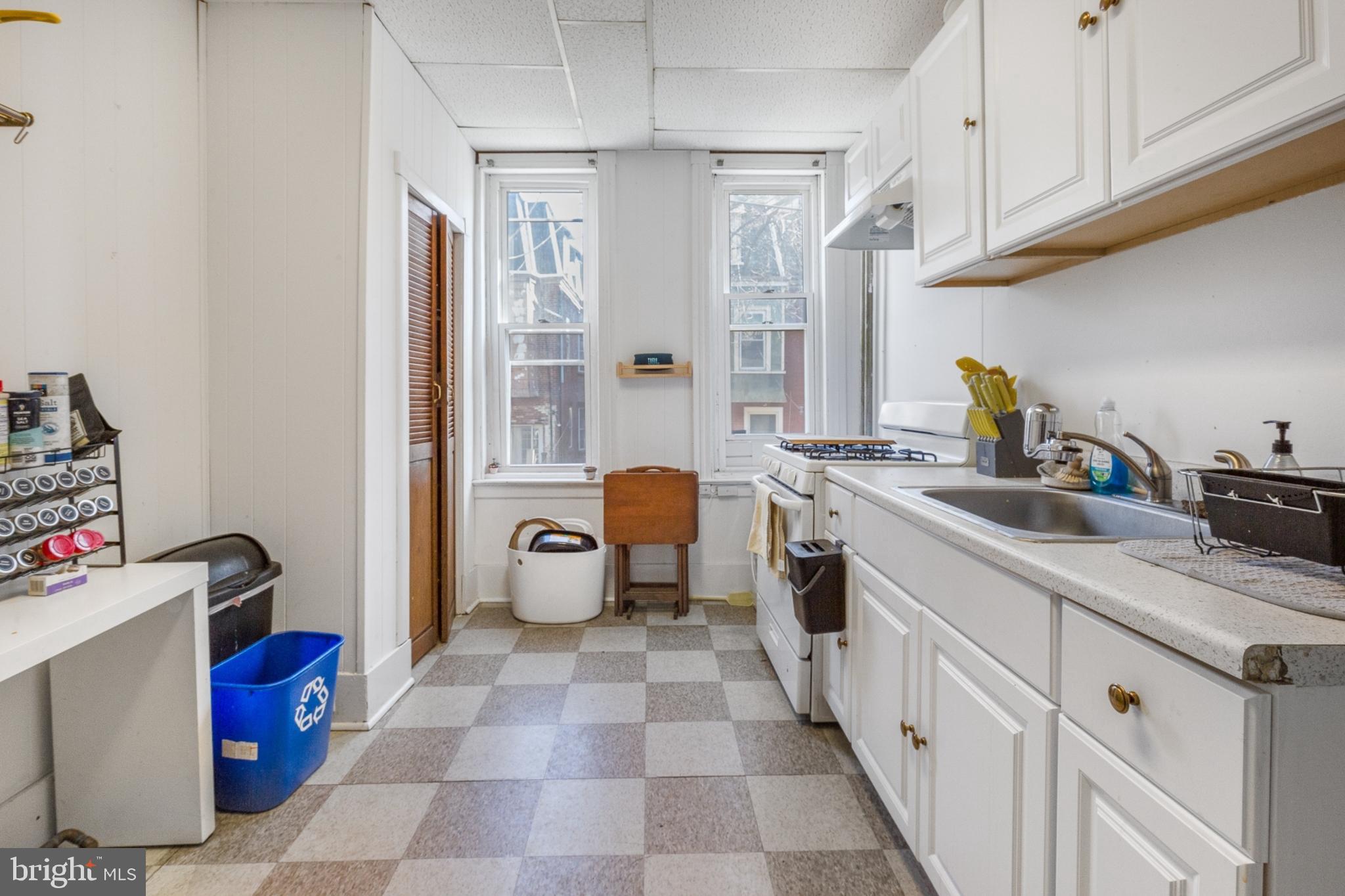 SQUIRREL HILL - Residential Lease