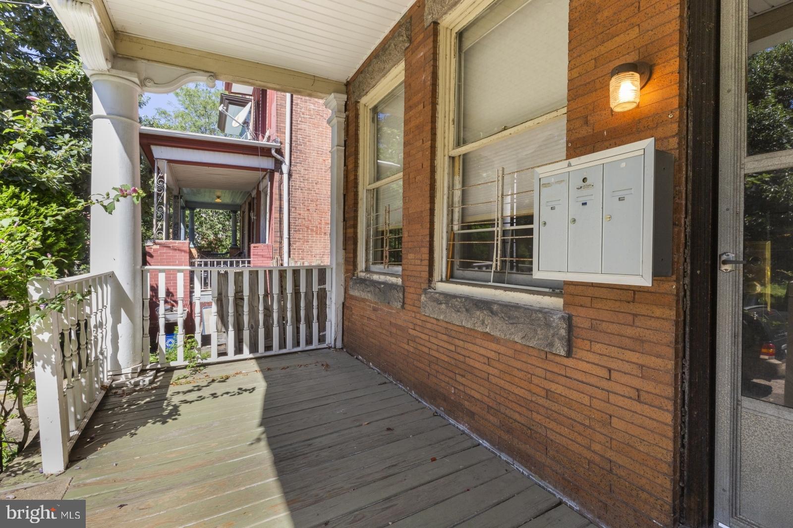 SQUIRREL HILL - Residential Lease