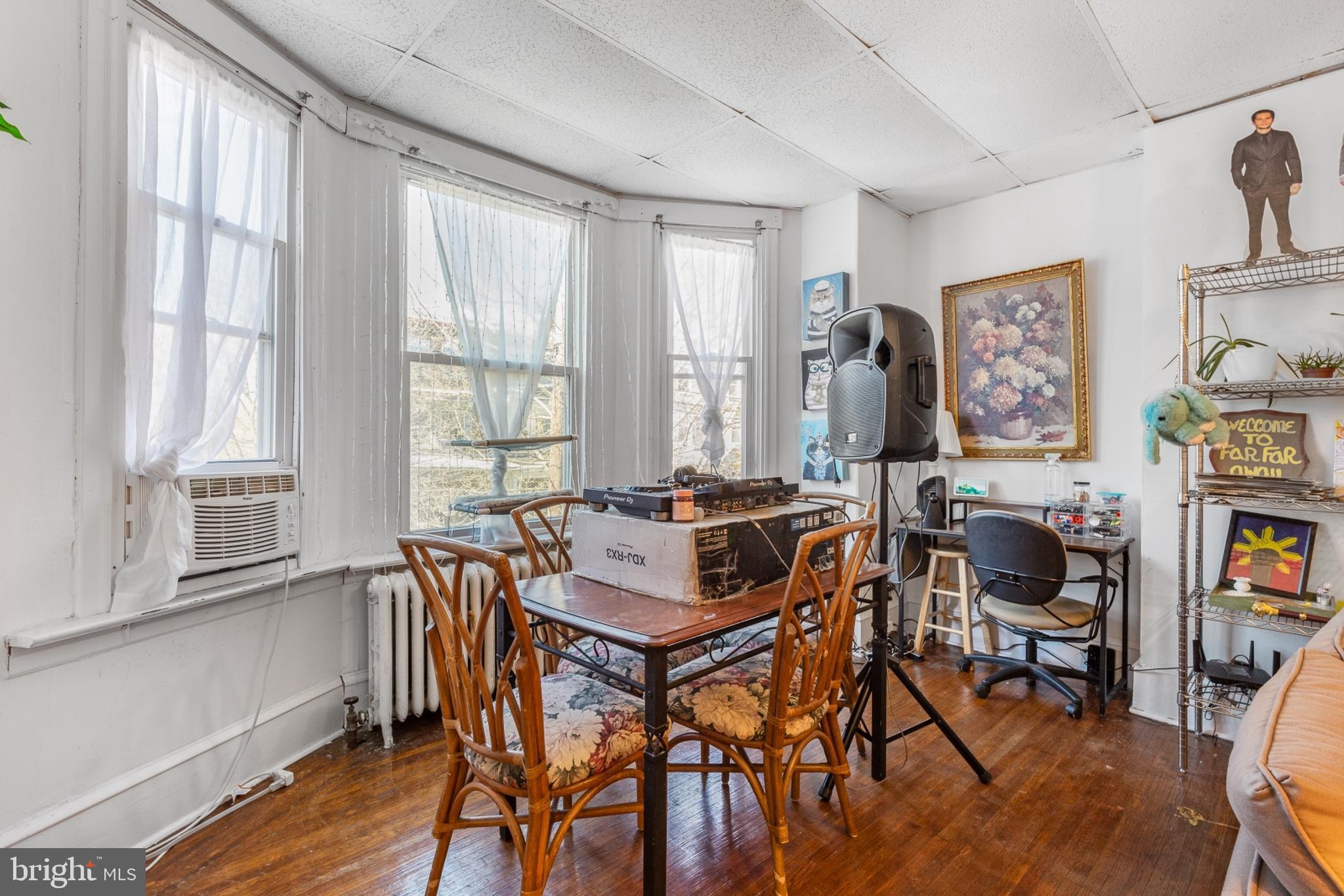 SQUIRREL HILL - Residential Lease