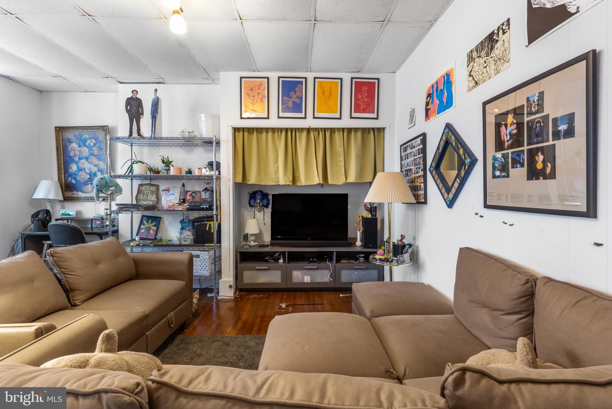 SQUIRREL HILL - Residential Lease