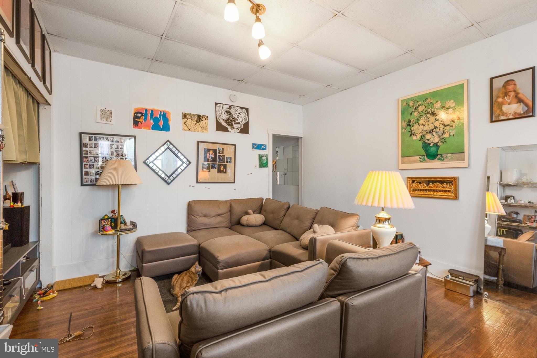 SQUIRREL HILL - Residential Lease