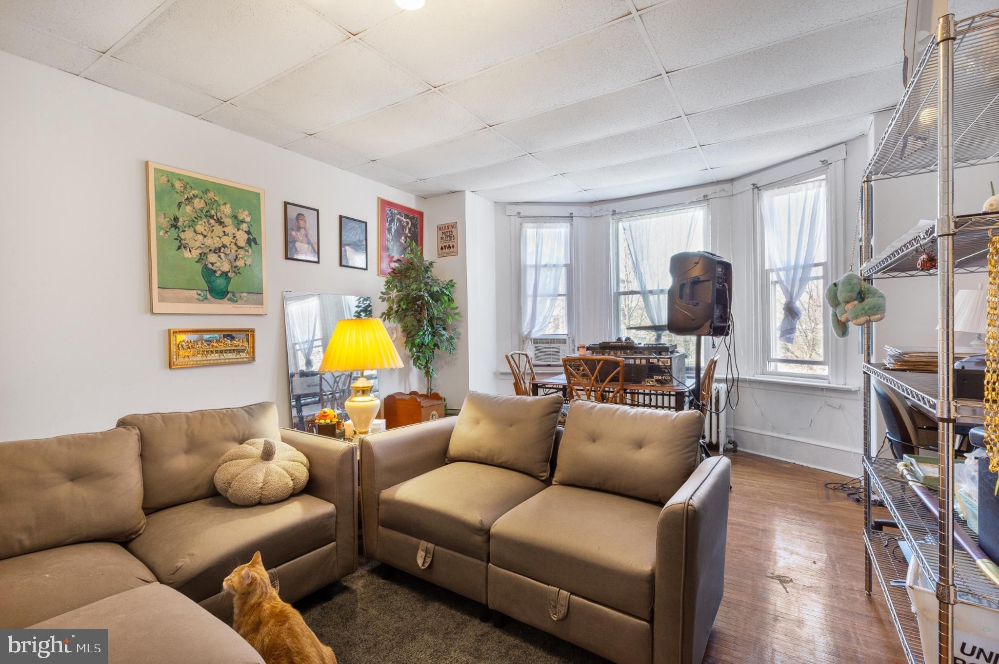 SQUIRREL HILL - Residential Lease