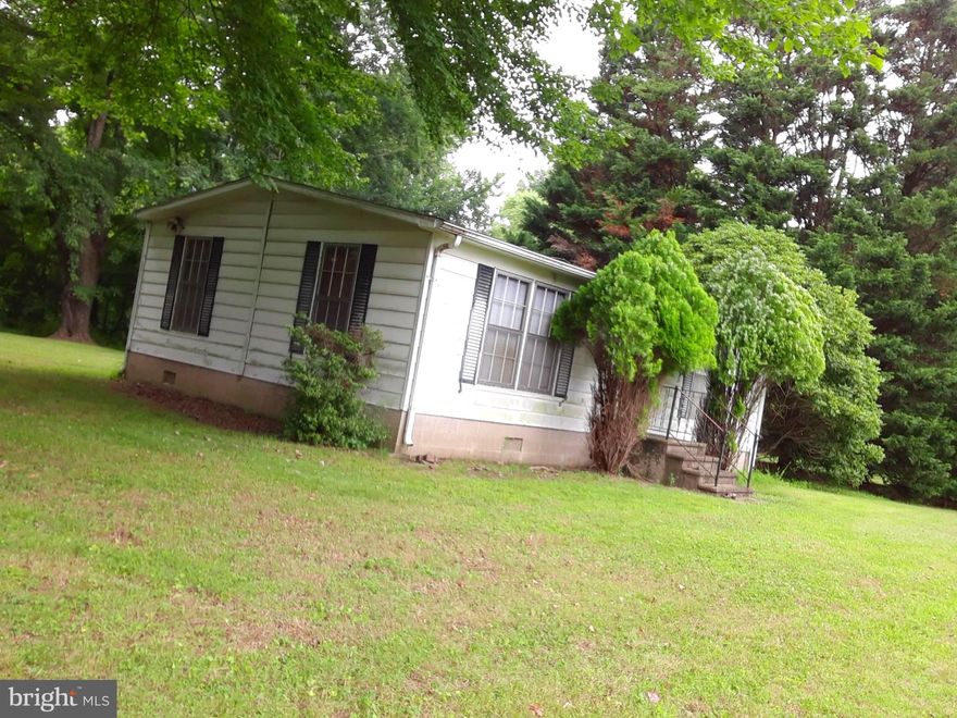 Small 2-bedroom cottage on large lot near the Chesapeake. Excellent 2nd home or starter home for those handy or DIYers. Near marina and beach.