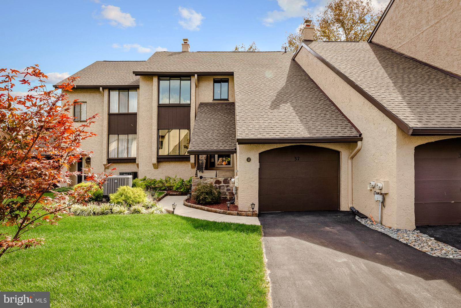 37 GOLF CLUB DRIVE