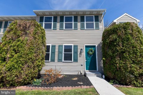 Photo of 10 Fiddler Drive #5, NEW OXFORD, PA 17350 (MLS # PAAD2022854)