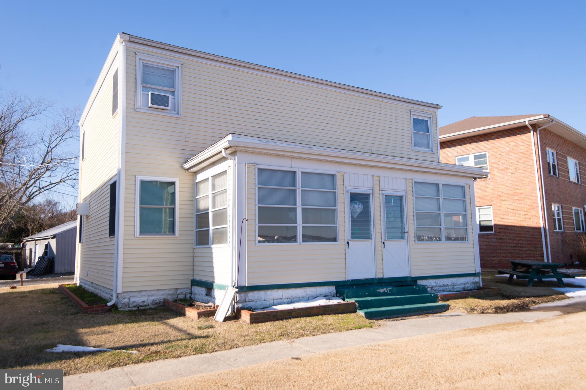904 & 906 OAKLEY TERRACE