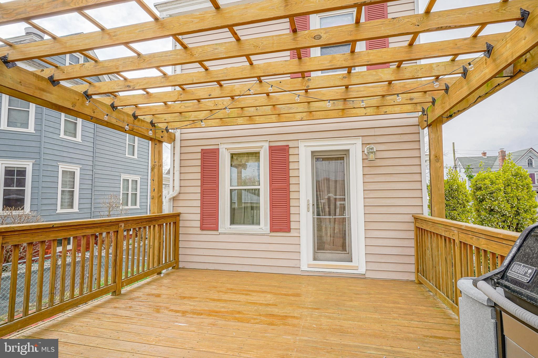 25 DICKINSON STREET