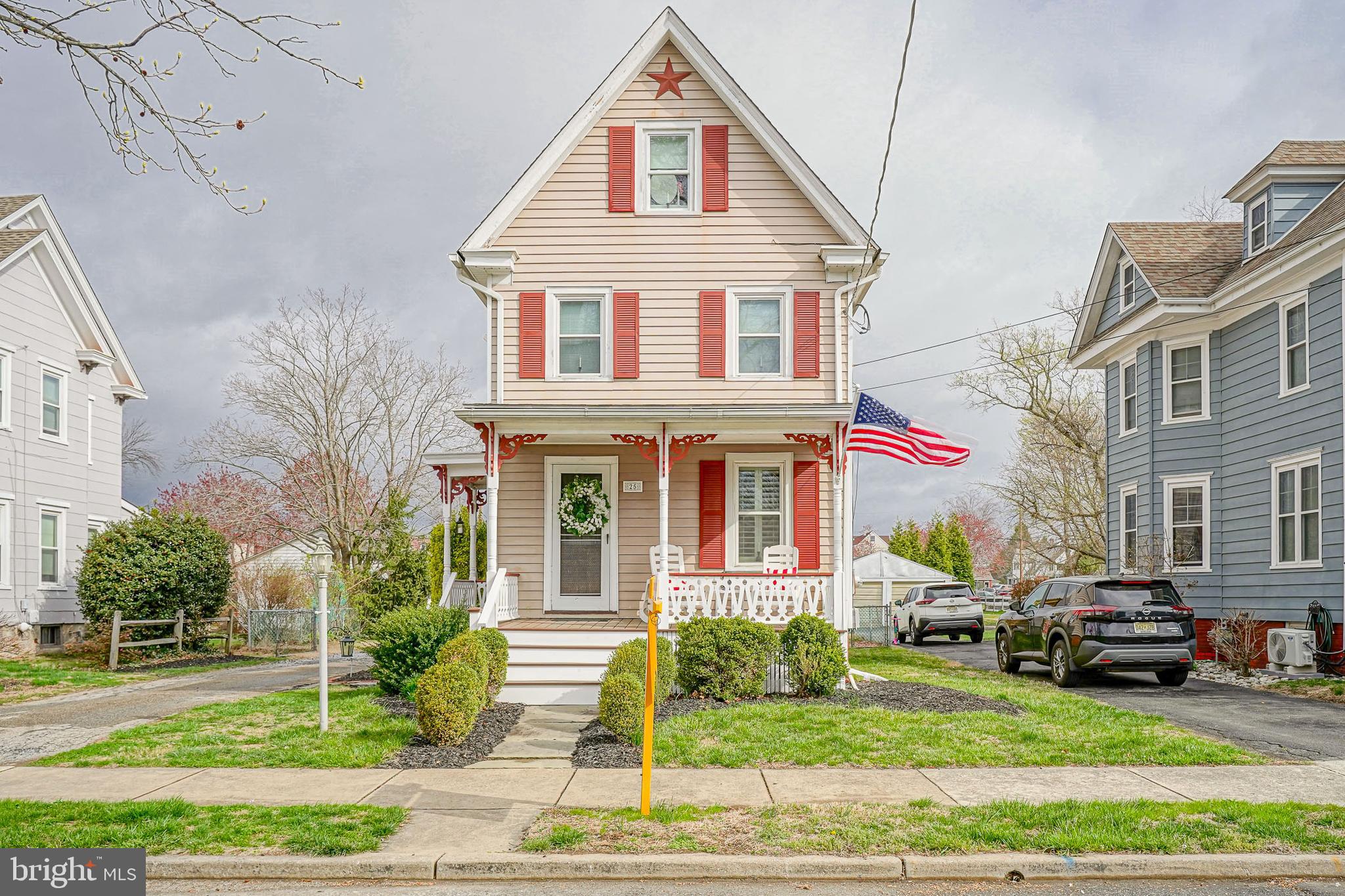 25 DICKINSON STREET
