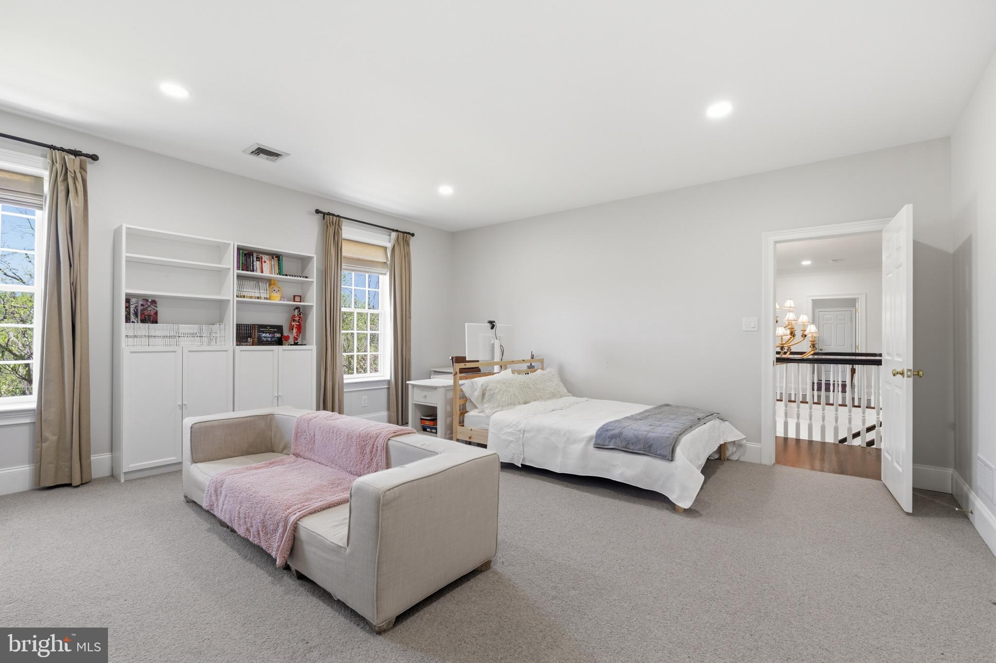 RADNOR HUNT - Residential