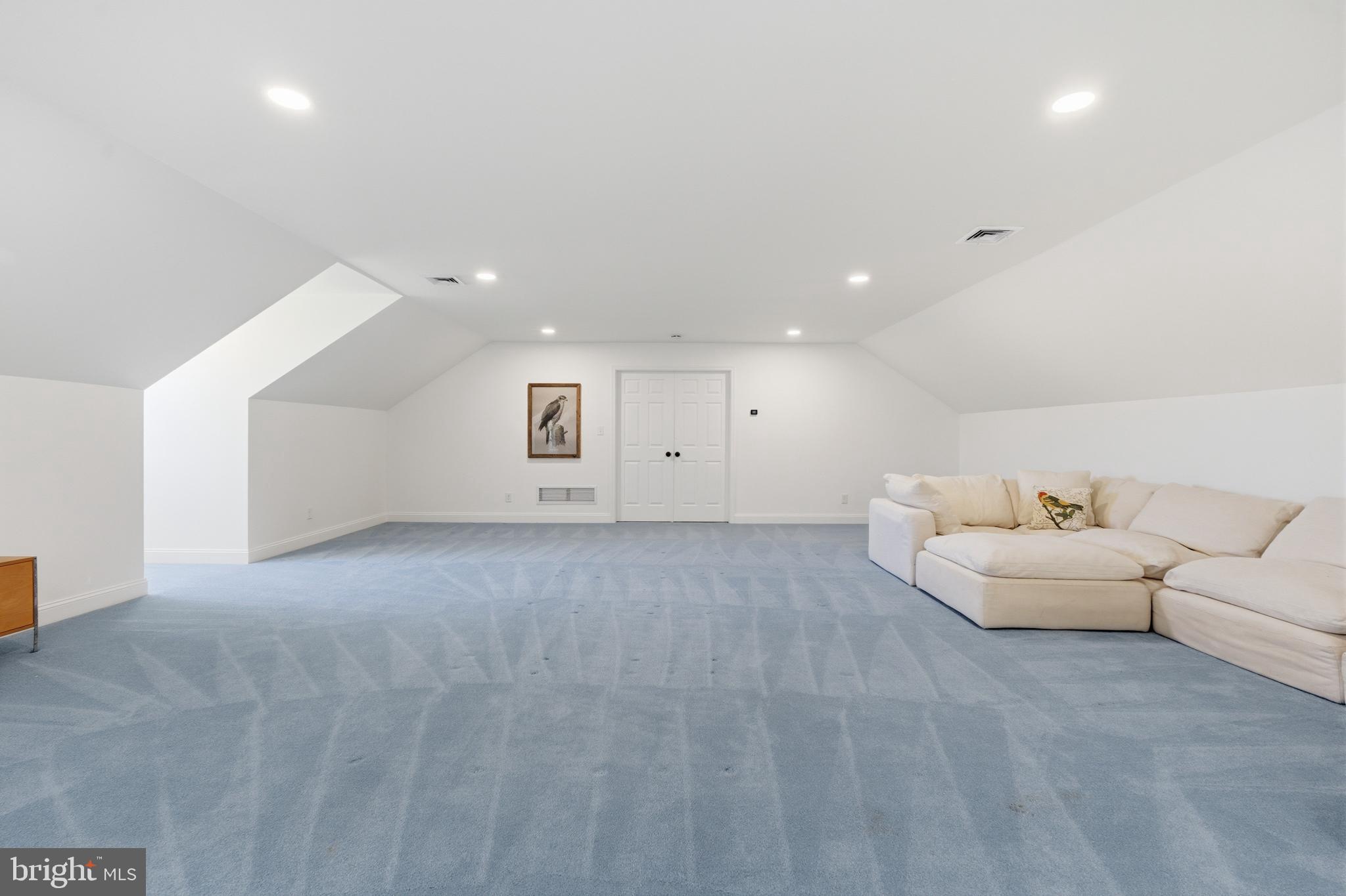 RADNOR HUNT - Residential