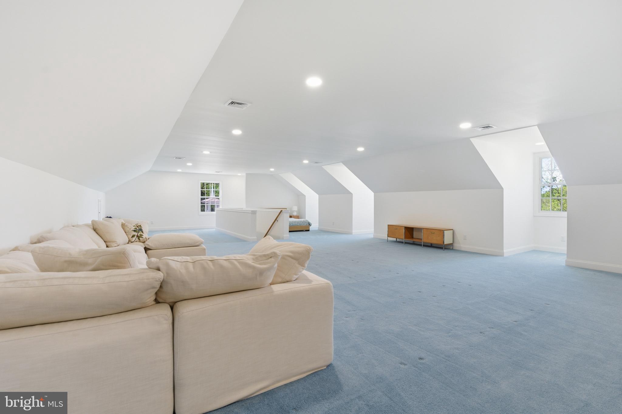RADNOR HUNT - Residential