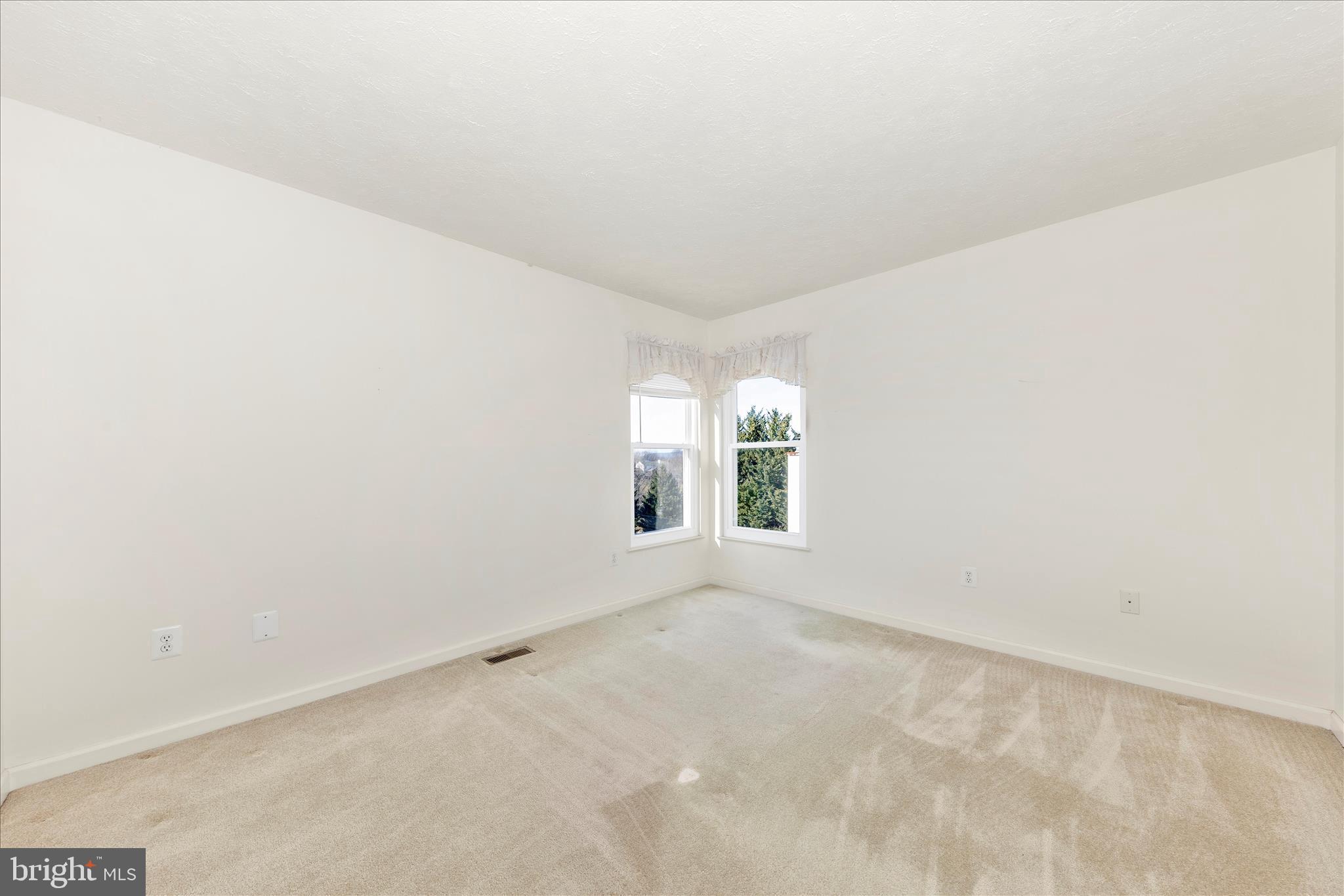 CAMBRIDGE FARMS - Residential