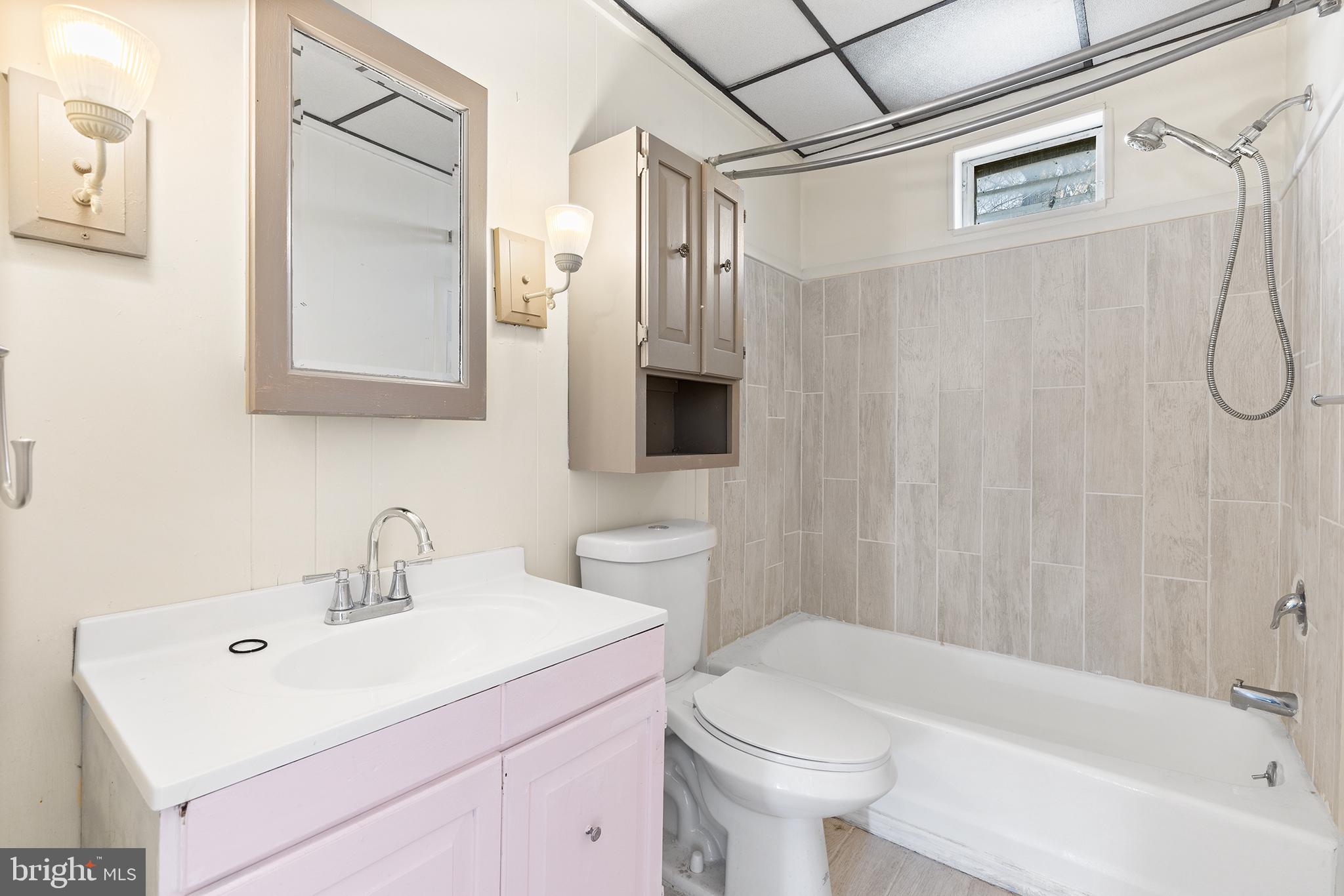 CLIFTON HEIGHTS - Residential