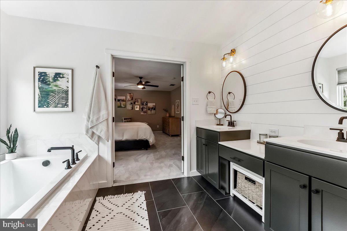 LAUGHEAD LANE - Residential