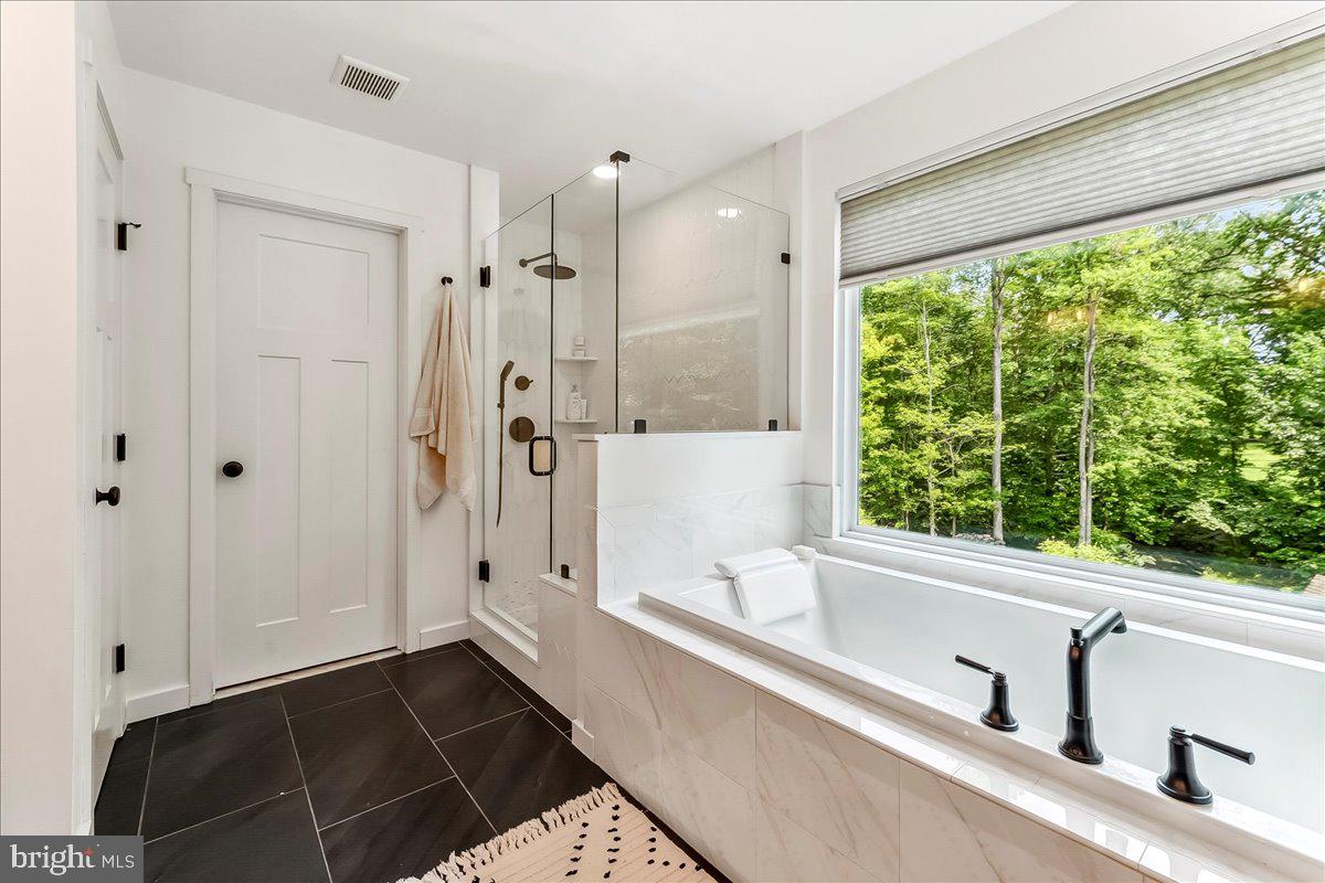 LAUGHEAD LANE - Residential