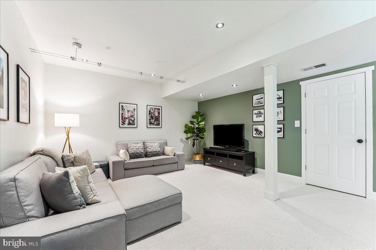 LAUGHEAD LANE - Residential