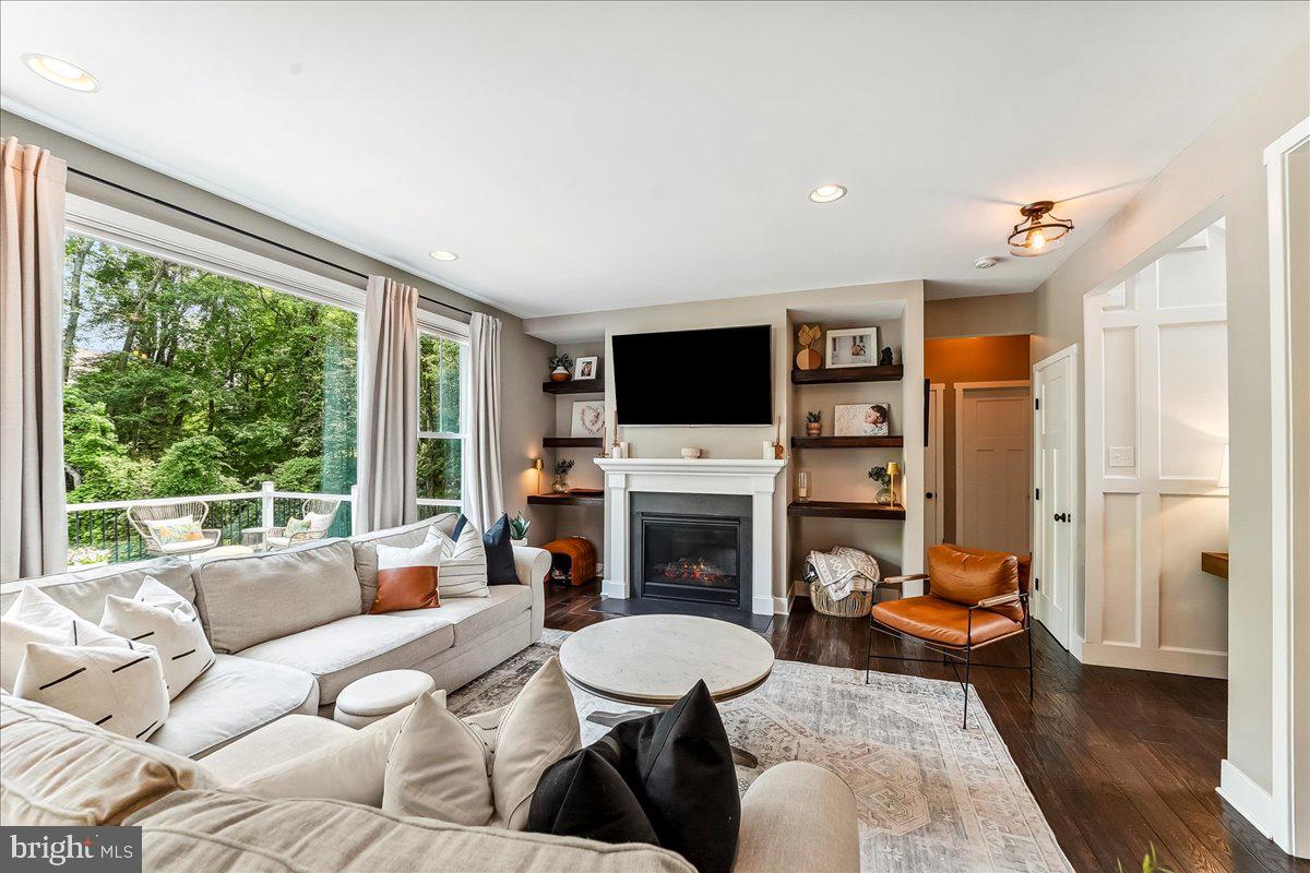 LAUGHEAD LANE - Residential