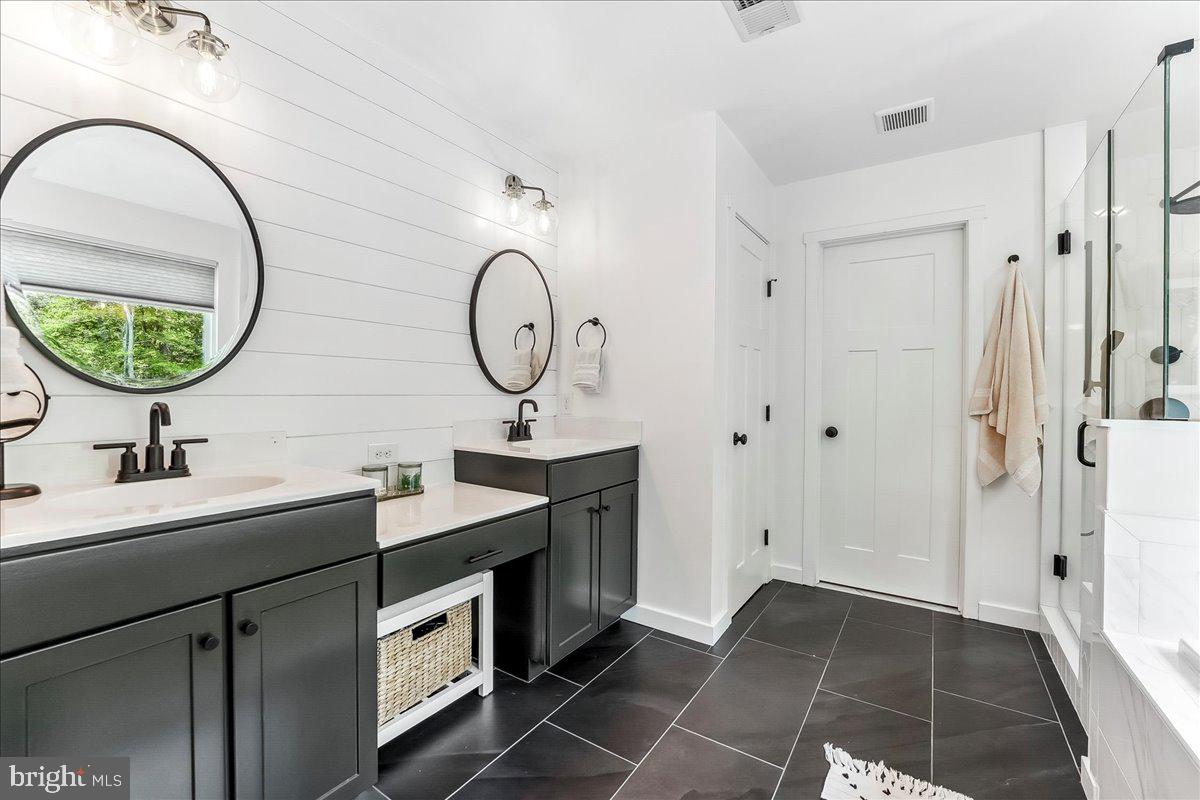 LAUGHEAD LANE - Residential