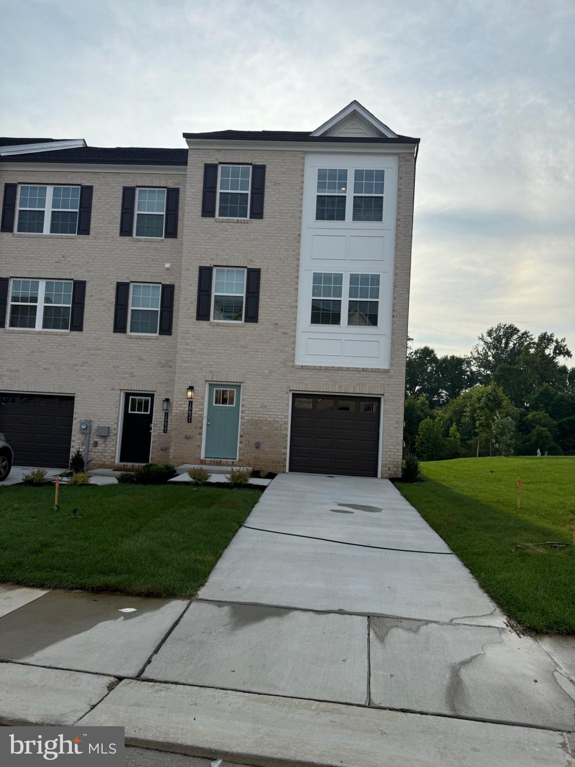 Brand new Never lived in,Excellent 3 level End unit townhome in Spring hills community with 4 bedrooms,3.5 baths, & 1-car garage,2000 sq feet of living space! Kitchen and all bathrooms includes Quartz counters, White maple cabinetry & stainless steel appliances.Hardwood floors on entire main living level and lower level.Large master Bedroom with upgraged tile floors and dual vanities,Quartz counters and large walk-in shower.Convenient laundry on bedroom level.Enjoy beautiful common area in the front, as well as a deck off the Kitchen. Show & Rent today.