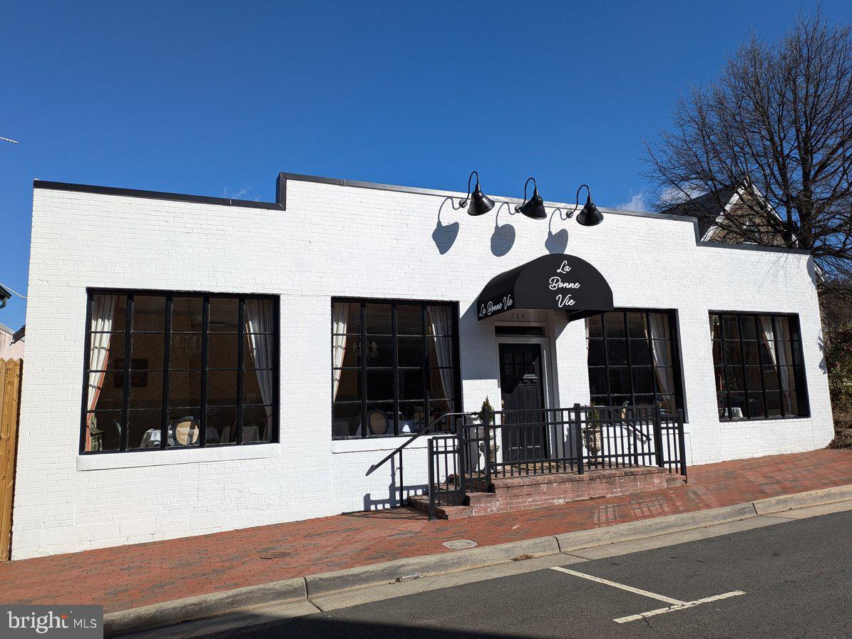 JUNCTION SQUARE - Residential Lease