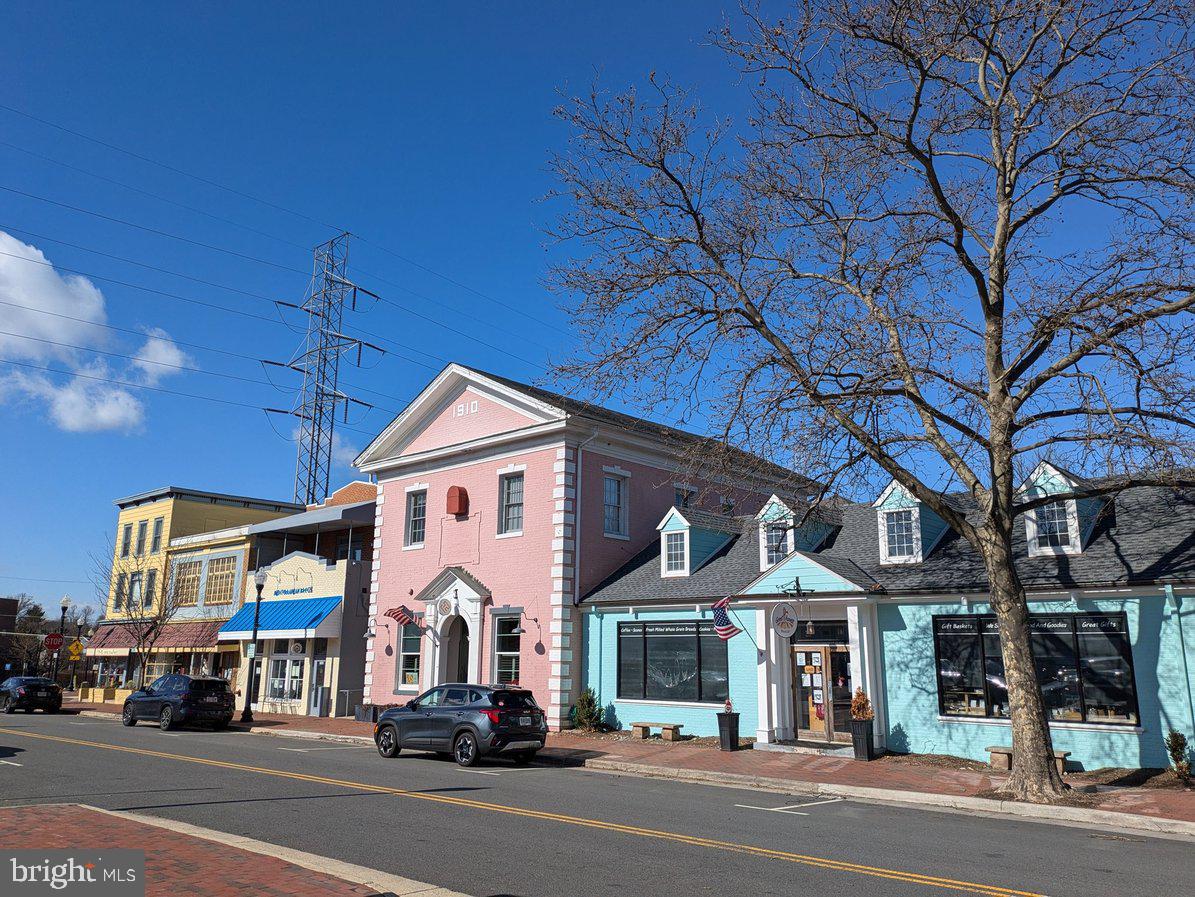 JUNCTION SQUARE - Residential Lease