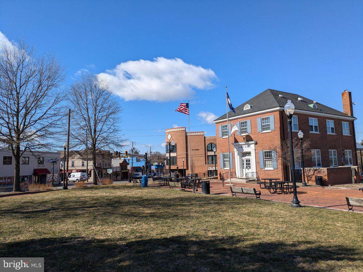 JUNCTION SQUARE - Residential Lease