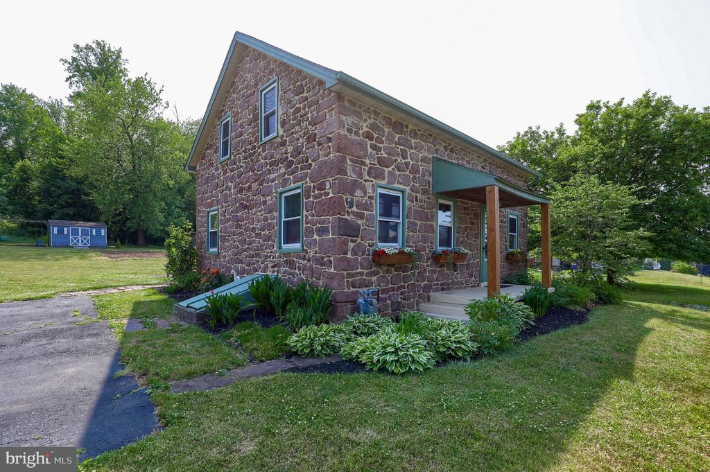 Photo of 141 E CHURCH ST, STEVENS, PA 17578 (MLS # PALA2036358)