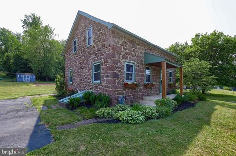 Photo of 141 E CHURCH ST, STEVENS, PA 17578 (MLS # PALA2036358)