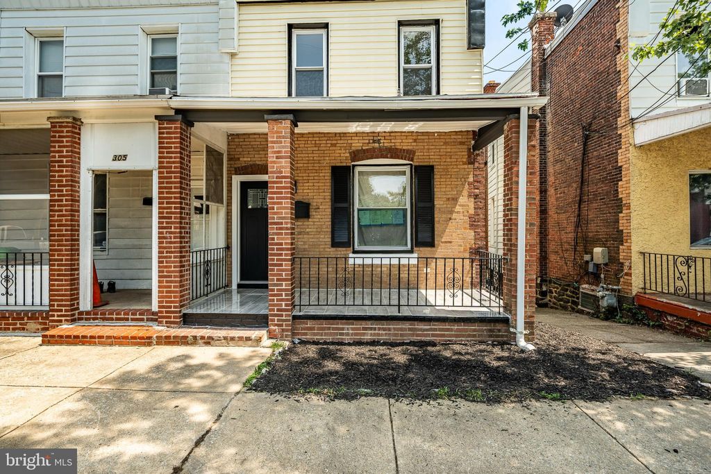 Photo of 307 Poplar Street, DARBY, PA 19023 (MLS # PADE2096806)