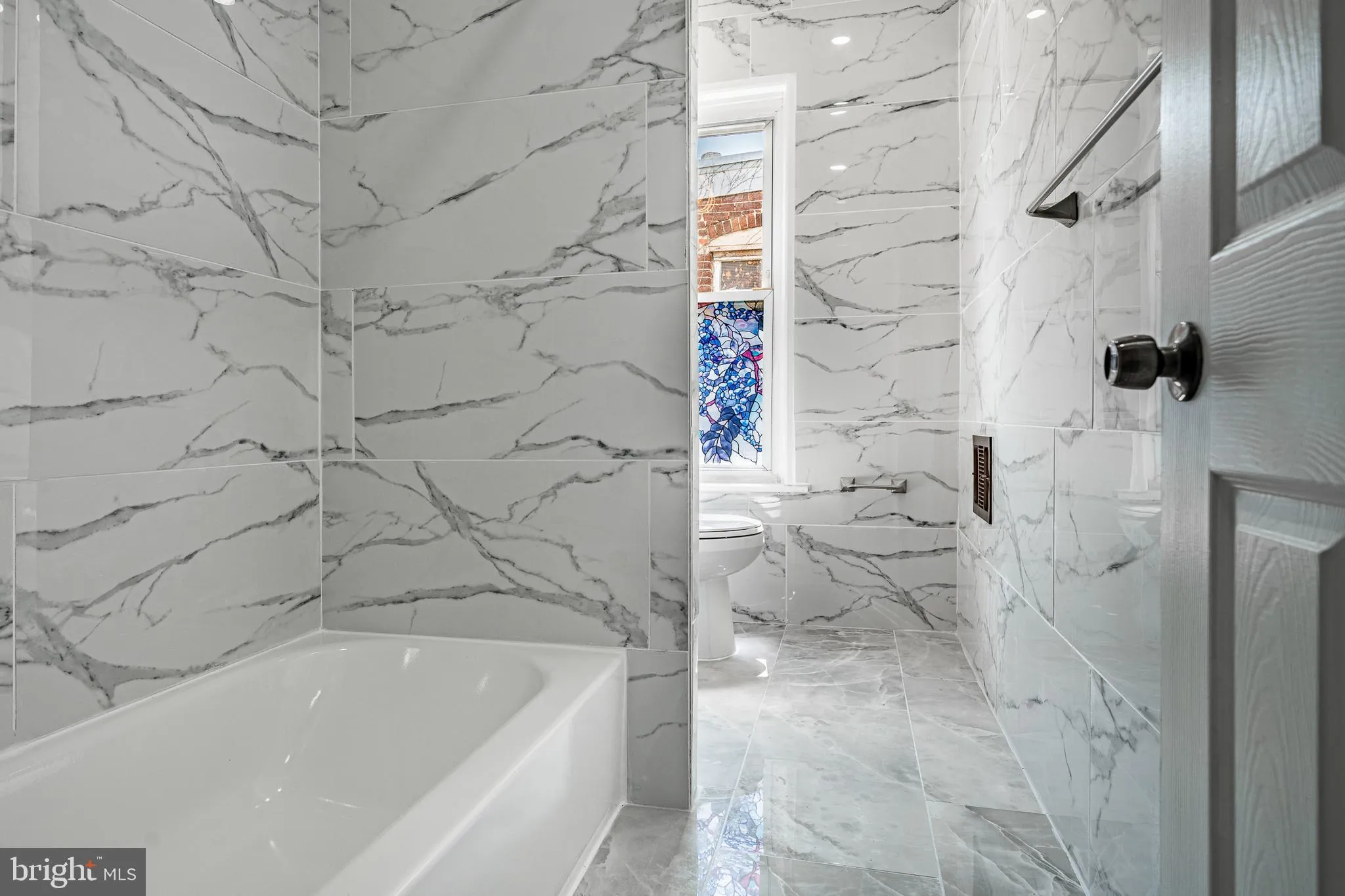 Darby, Pennsylvania 19023, United States, 3 Bedrooms Bedrooms, ,2 BathroomsBathrooms,Residential,Active,186833