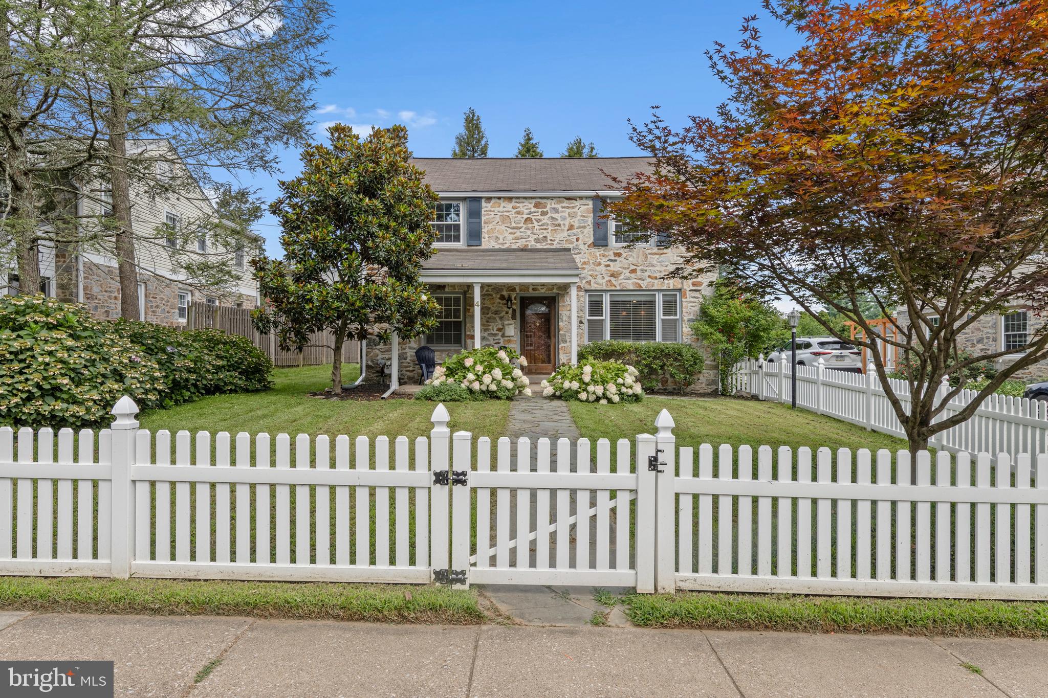 4 LOWRYS LANE