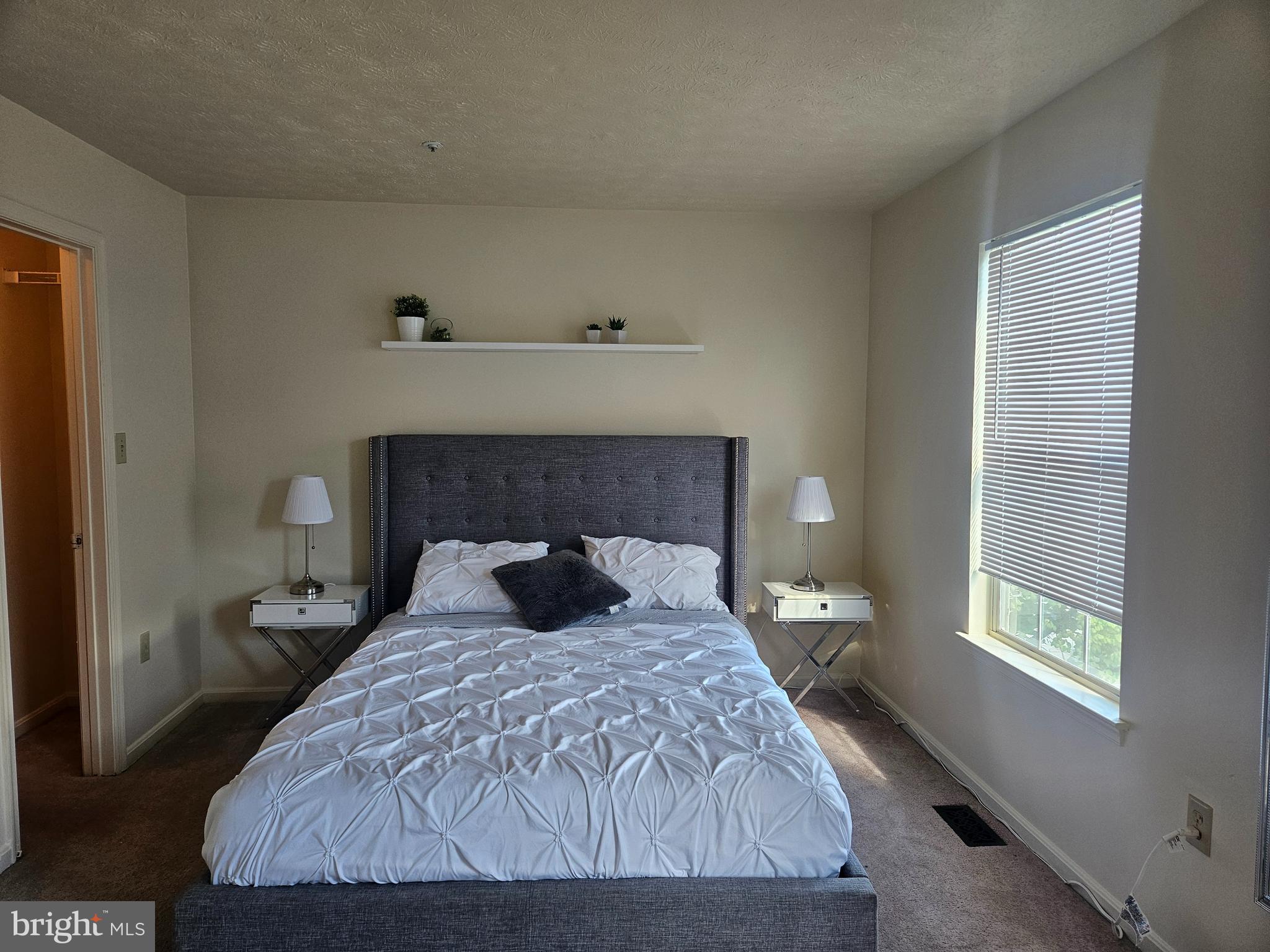 ROYAL PLAZA - Residential