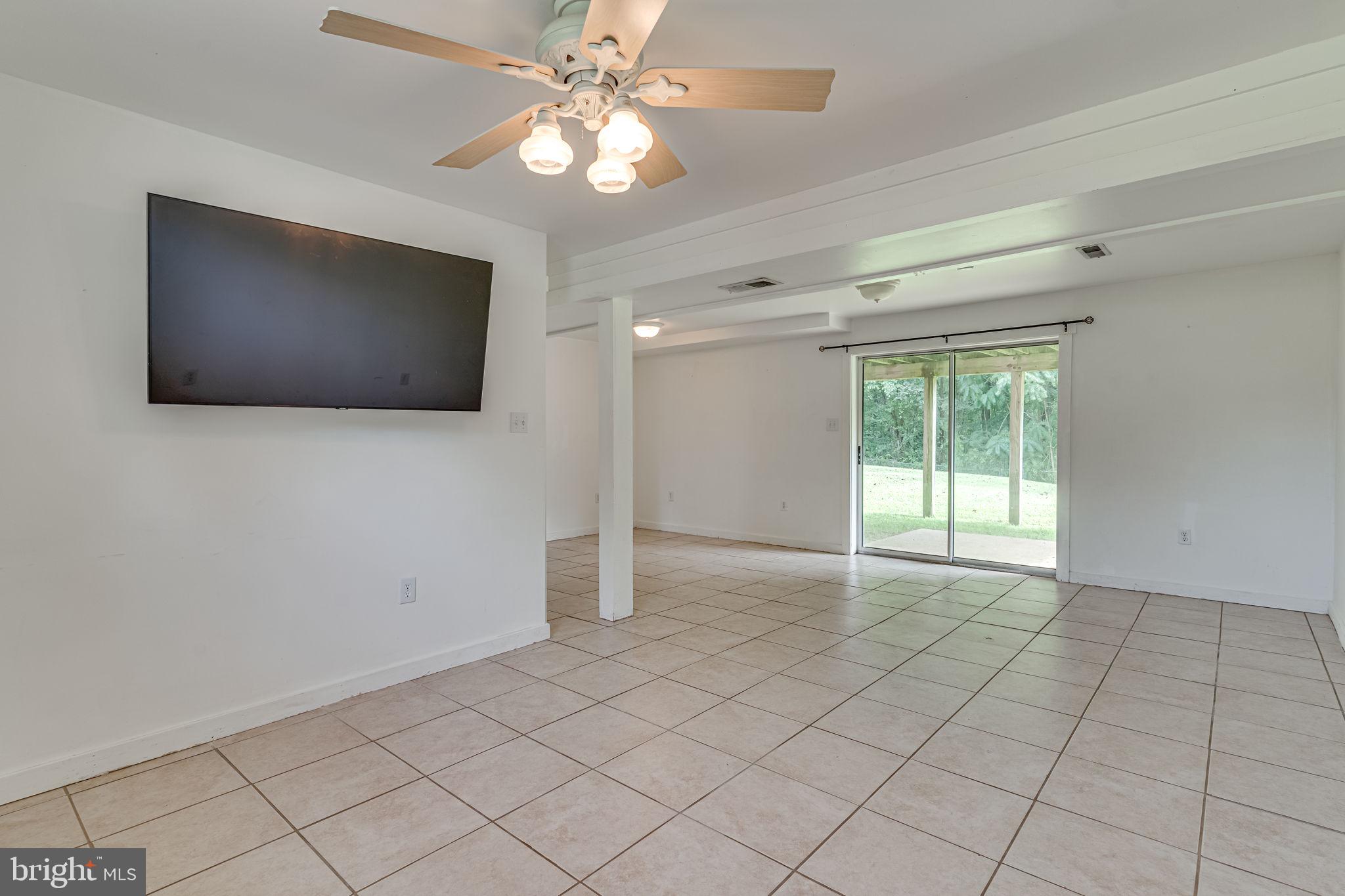 LAUREL RIDGE - Residential Lease