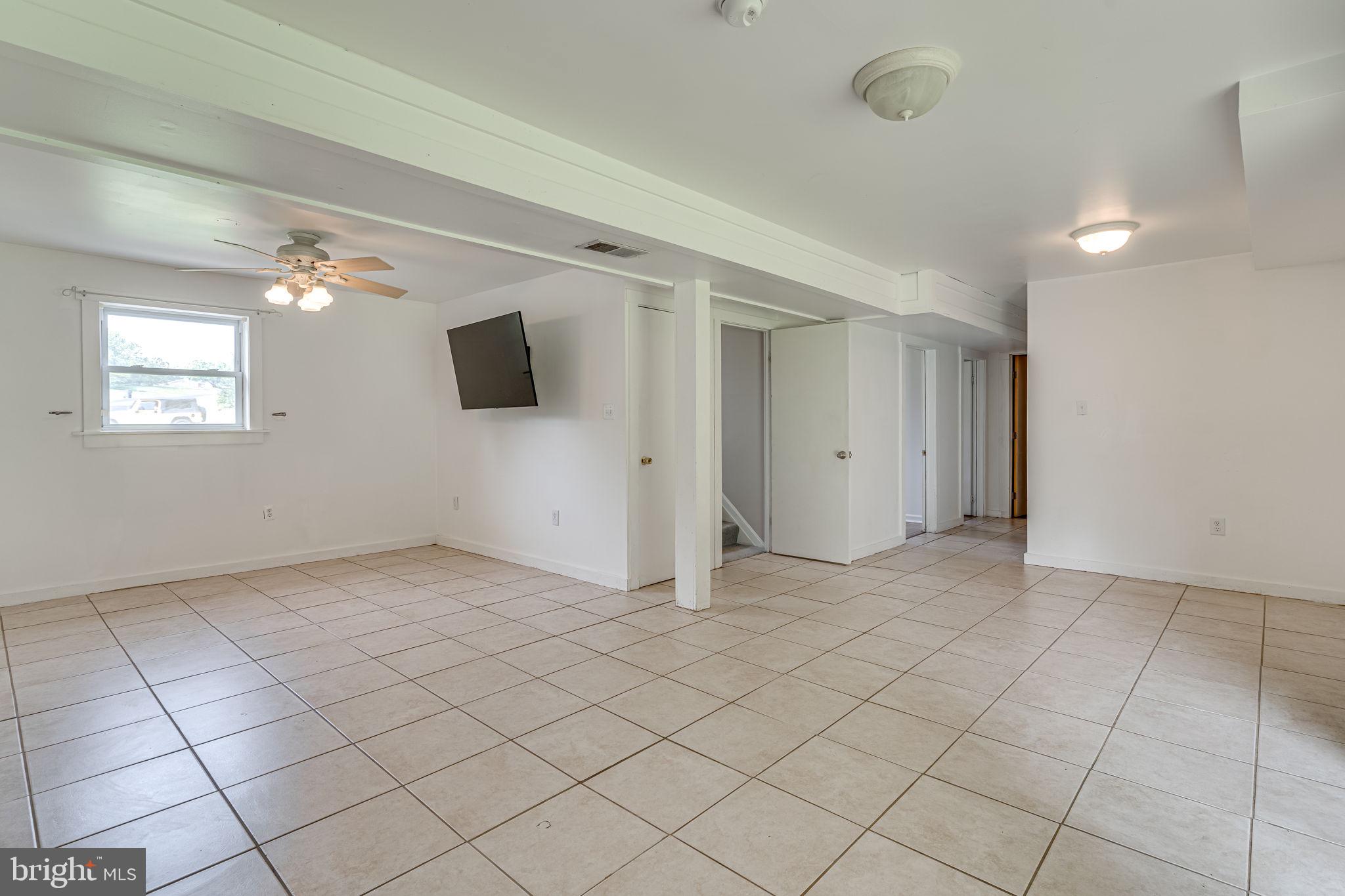 LAUREL RIDGE - Residential Lease