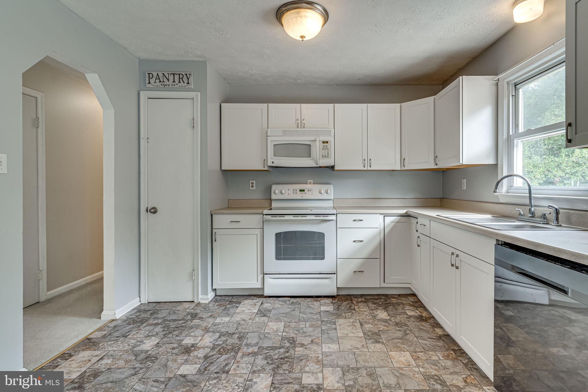 LAUREL RIDGE - Residential Lease