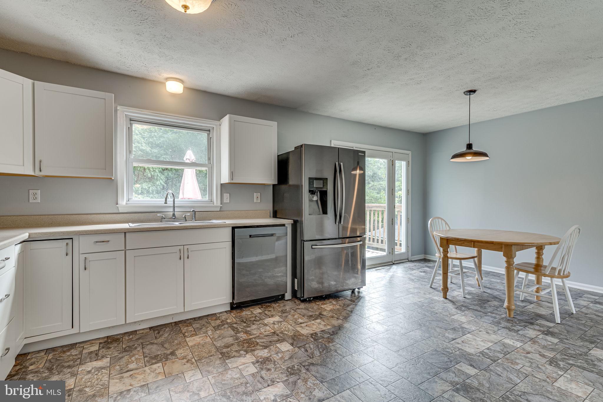 LAUREL RIDGE - Residential Lease