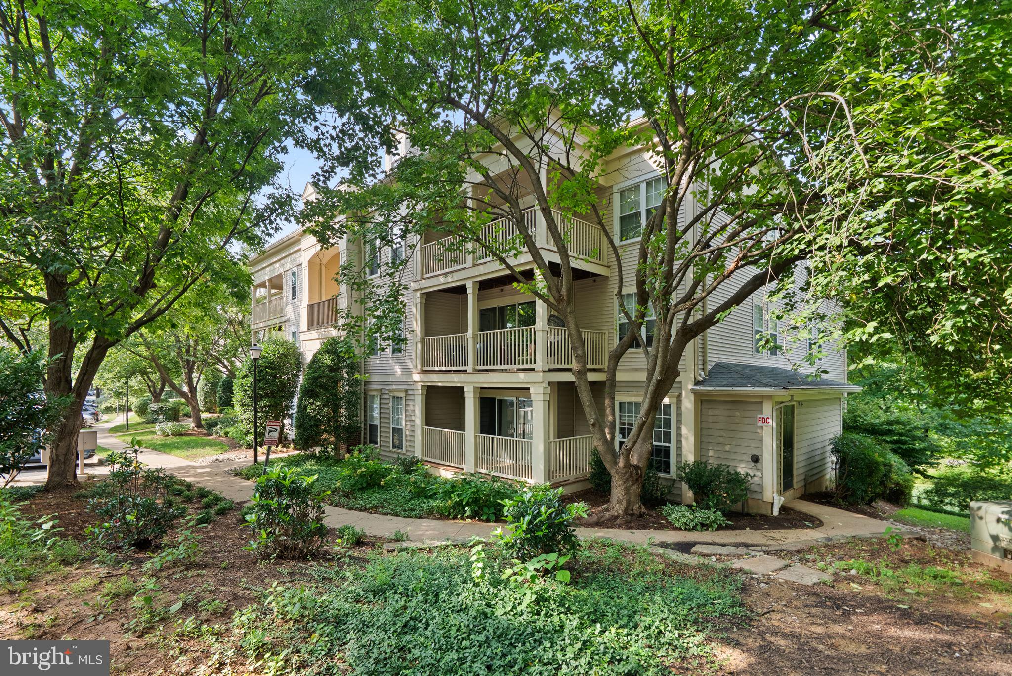 15301 DIAMOND COVE TERRACE 8-B