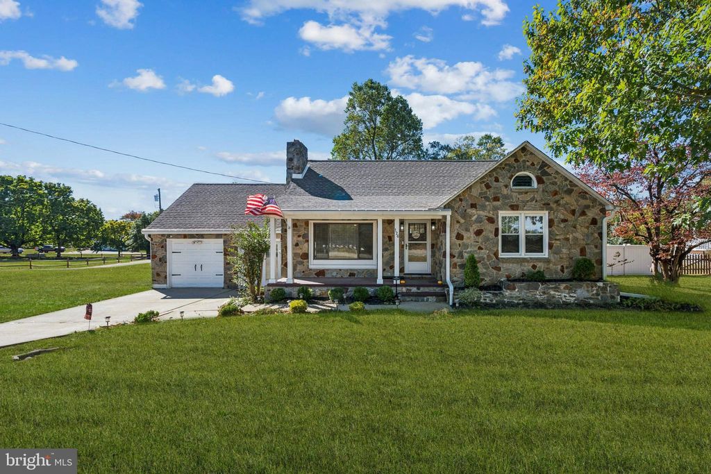 Photo of 126 Repaupo Station Road, SWEDESBORO, NJ 08085 (MLS # NJGL2065328)