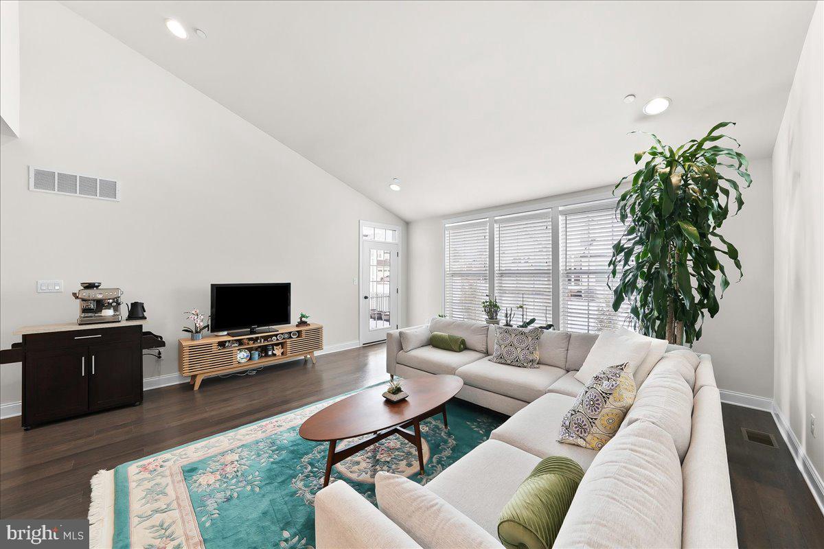 ENCLAVE AT ELLIS PRE - Residential