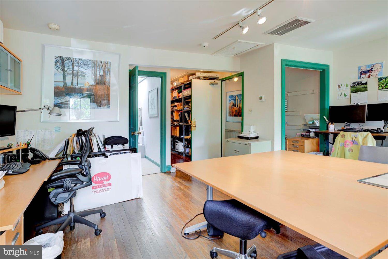 CAPITOL HILL - Commercial Sale