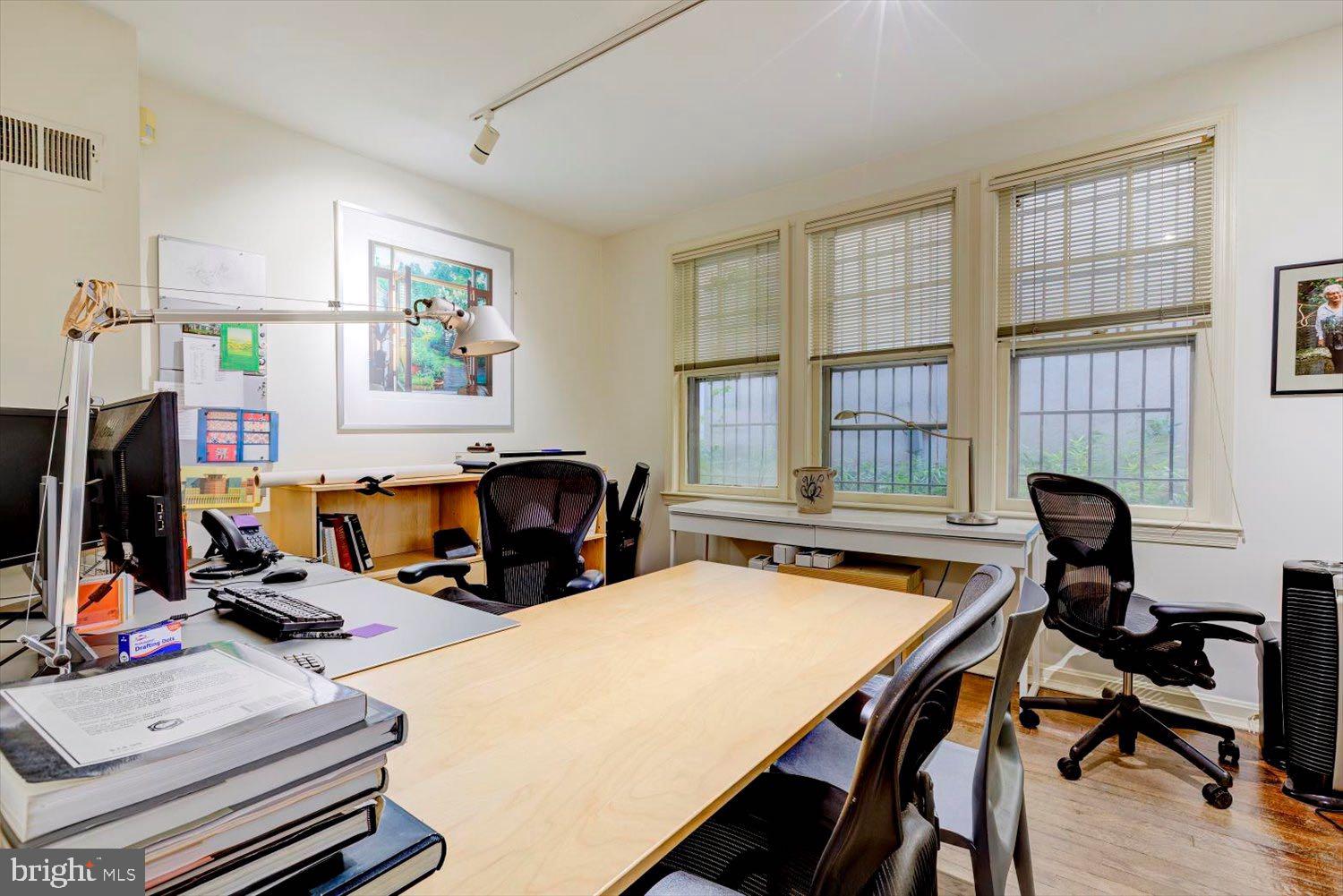 CAPITOL HILL - Commercial Sale