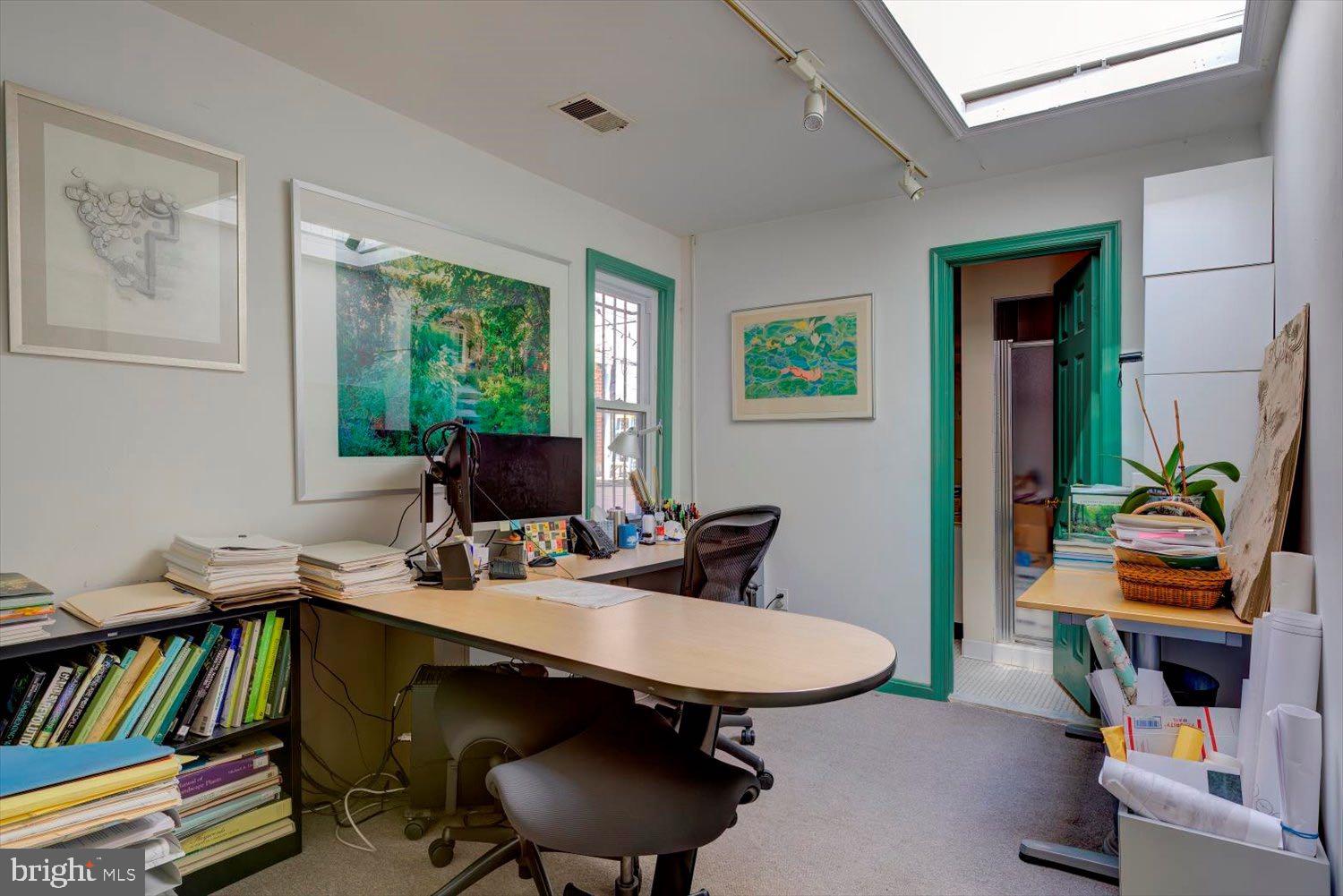 CAPITOL HILL - Commercial Sale