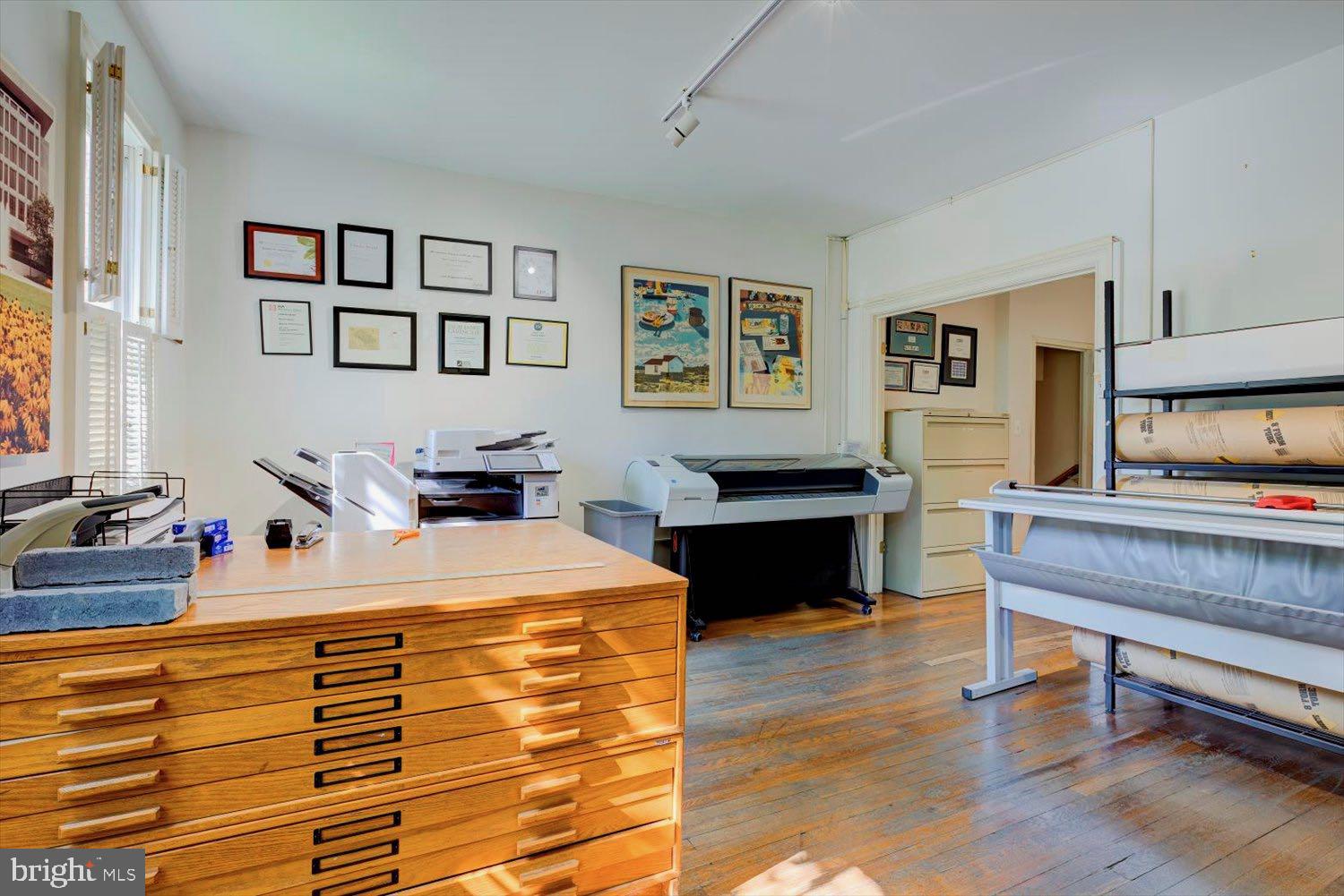 CAPITOL HILL - Commercial Sale