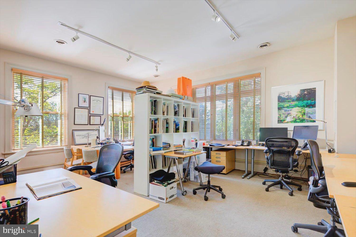 CAPITOL HILL - Commercial Sale