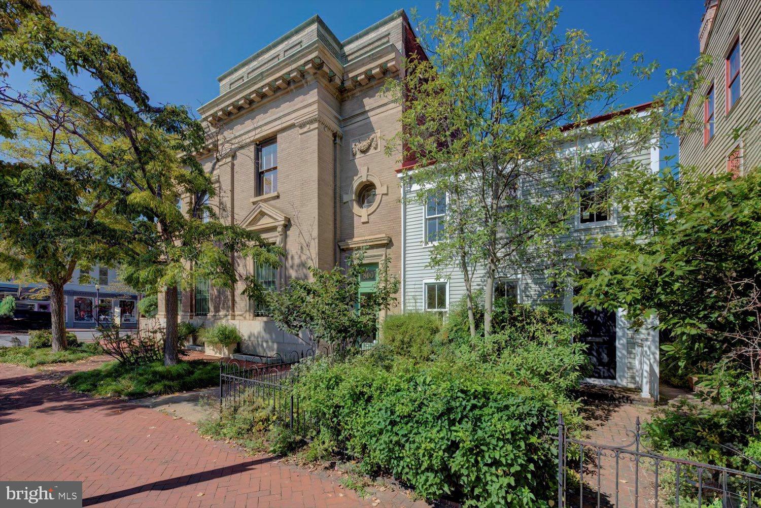 CAPITOL HILL - Commercial Sale