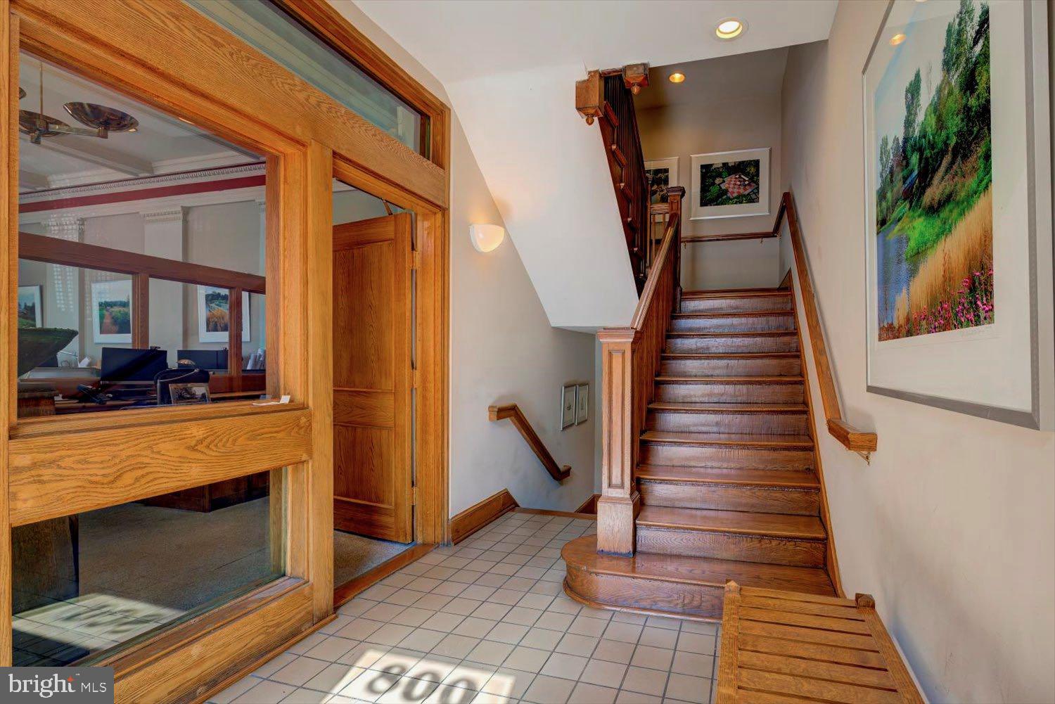 CAPITOL HILL - Commercial Sale