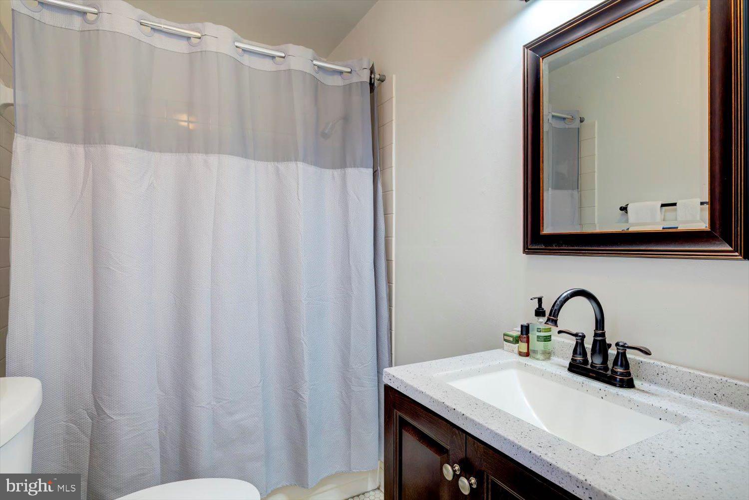 CAPITOL HILL - Commercial Sale