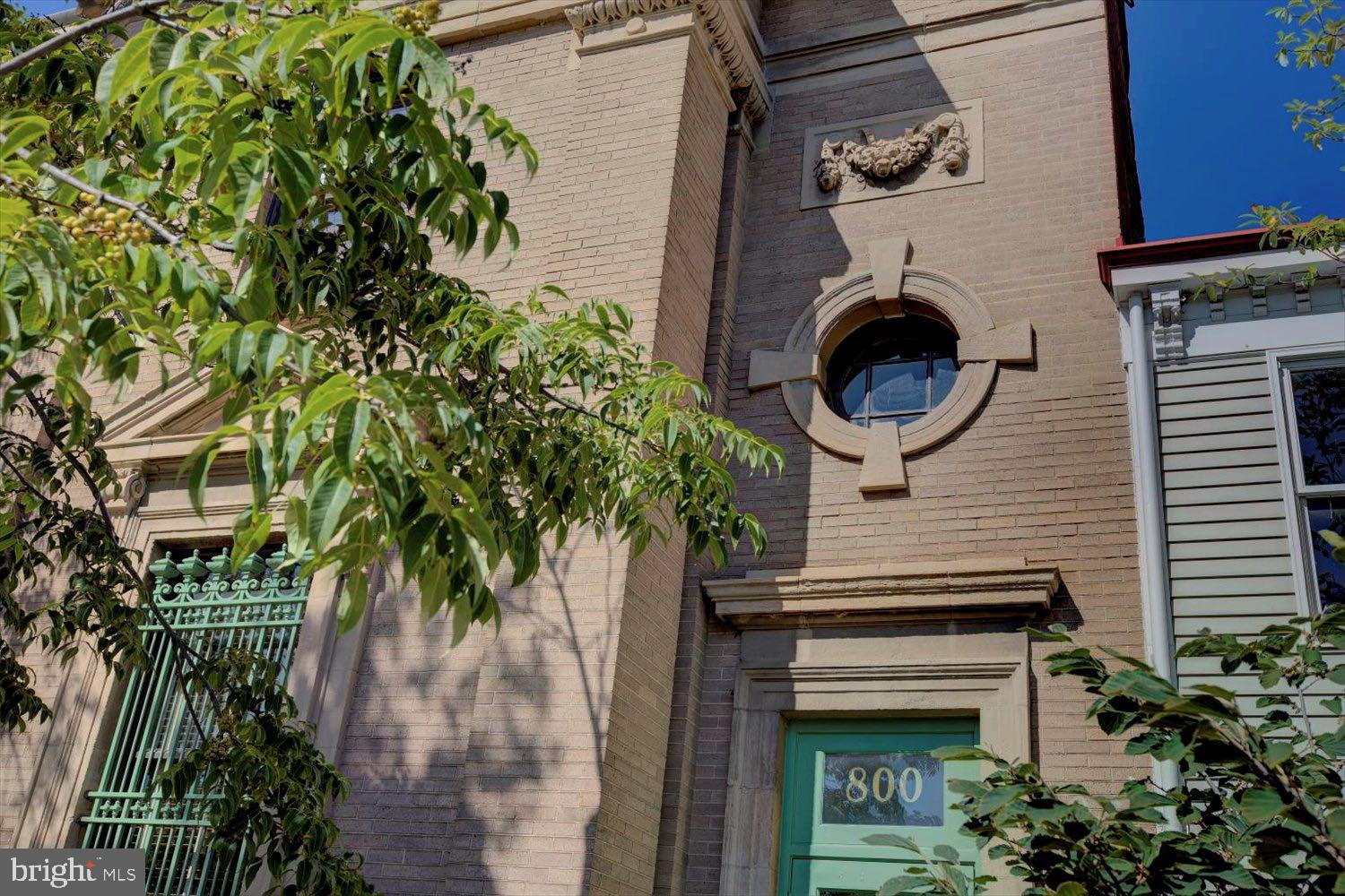 CAPITOL HILL - Commercial Sale