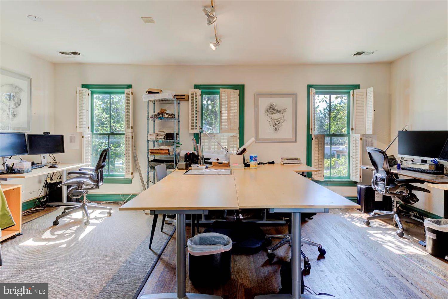 CAPITOL HILL - Commercial Sale